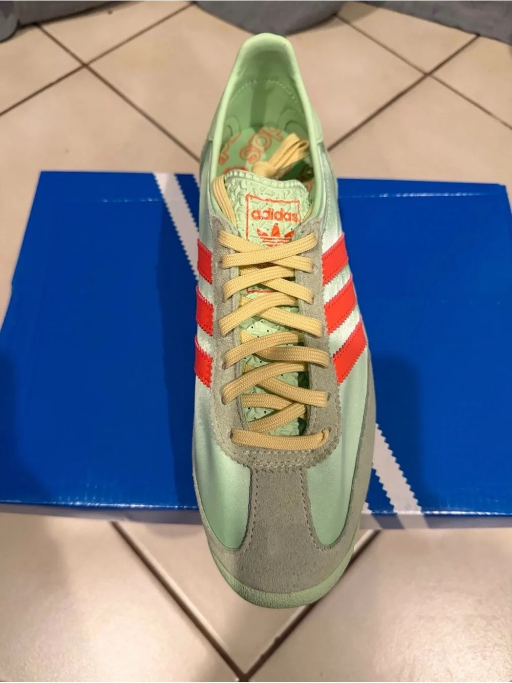 adidas lightweight sneaker